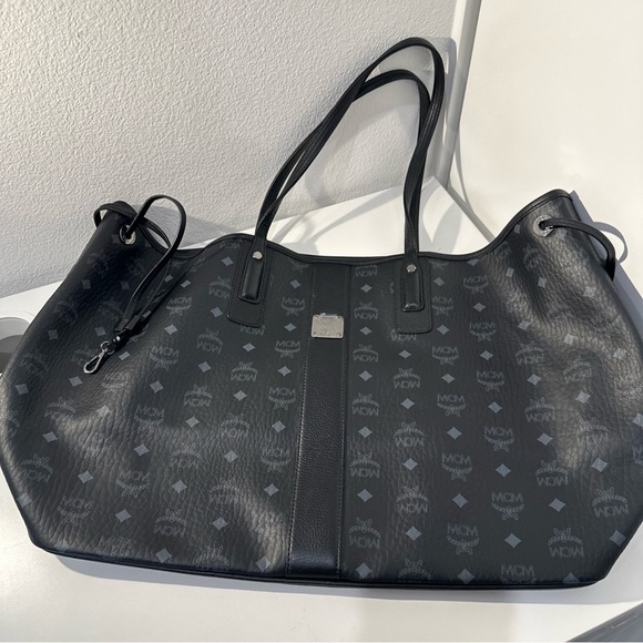 MCM PRODUCTS TOTE SHOPPER LARGE BLACK USA INC CORE MWPAAVI01 MSRP $1,550 - Picture 1 of 16